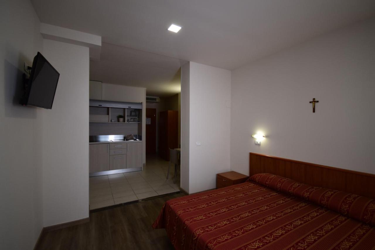 Hotel E Appartamenti La Solaria Сан-Джованни-Ротондо Экстерьер фото