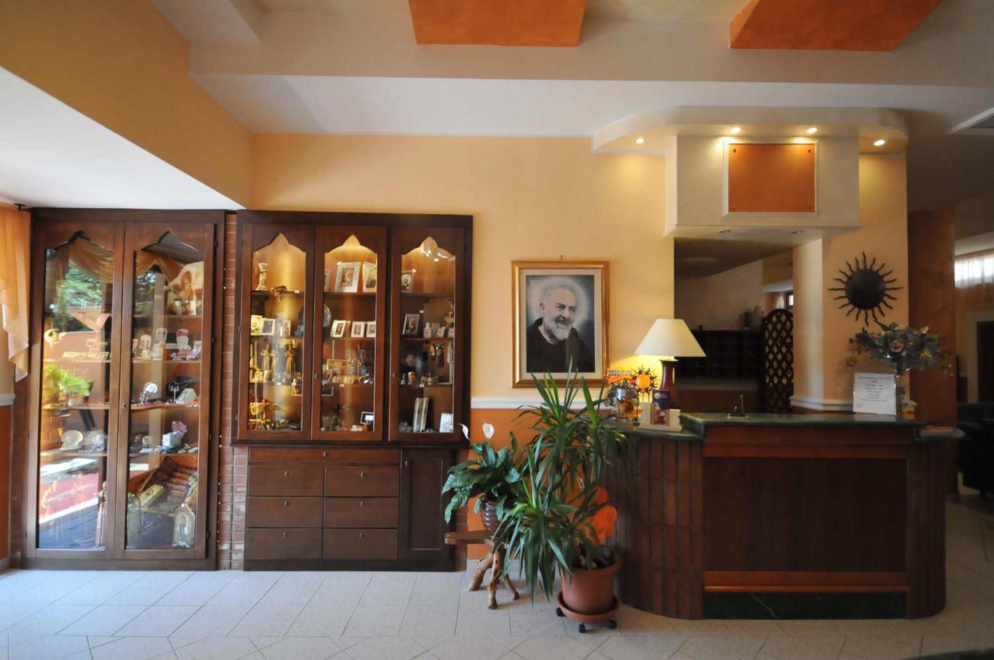 Hotel E Appartamenti La Solaria Сан-Джованни-Ротондо Экстерьер фото
