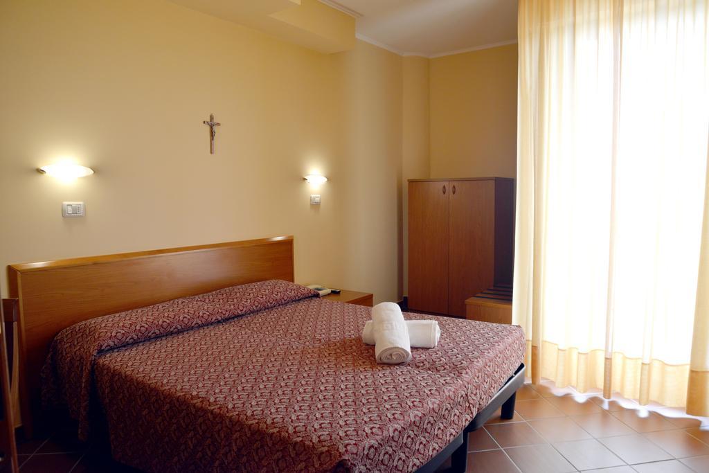 Hotel E Appartamenti La Solaria Сан-Джованни-Ротондо Экстерьер фото