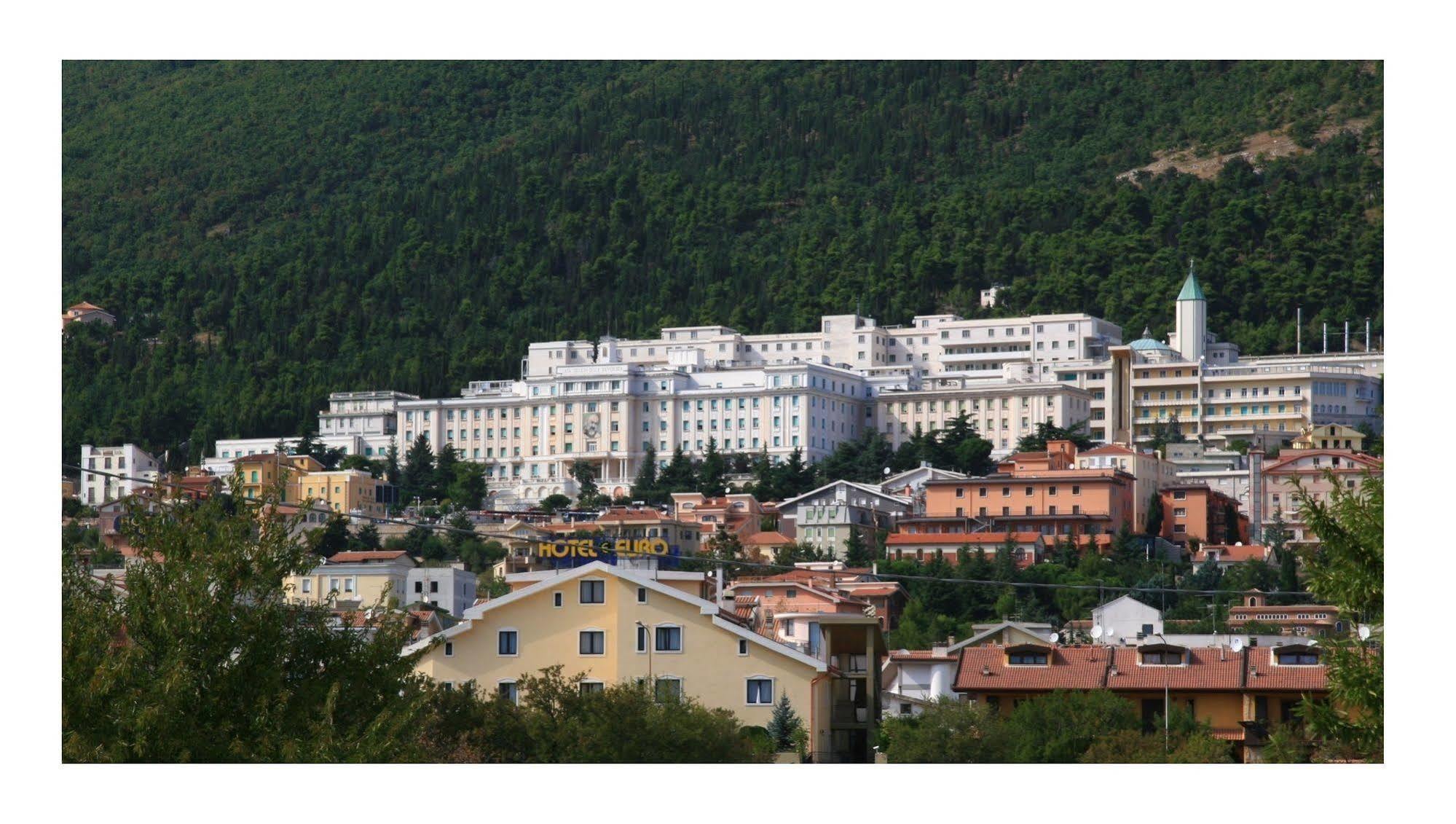 Hotel E Appartamenti La Solaria Сан-Джованни-Ротондо Экстерьер фото