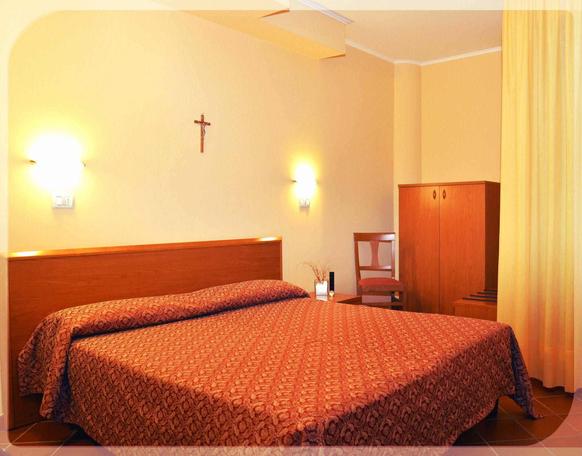 Hotel E Appartamenti La Solaria Сан-Джованни-Ротондо Экстерьер фото