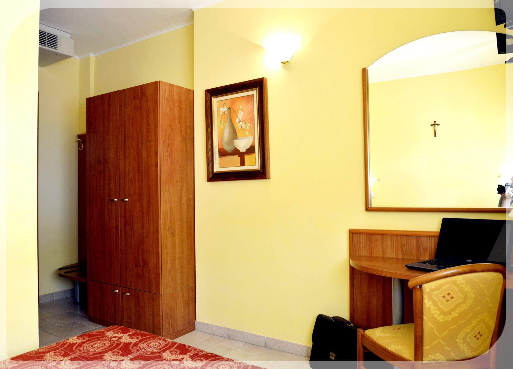 Hotel E Appartamenti La Solaria Сан-Джованни-Ротондо Экстерьер фото
