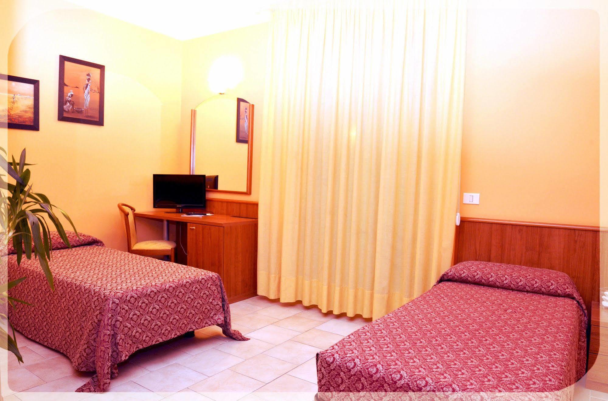 Hotel E Appartamenti La Solaria Сан-Джованни-Ротондо Экстерьер фото